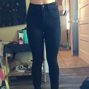BDG 27W super high rise skinny jeans. Black.